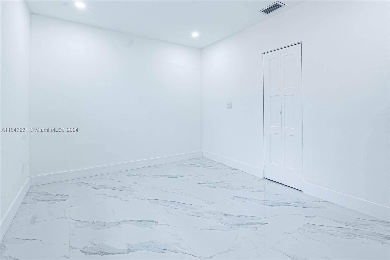 COTTAGE VILLA TRACK - Residential