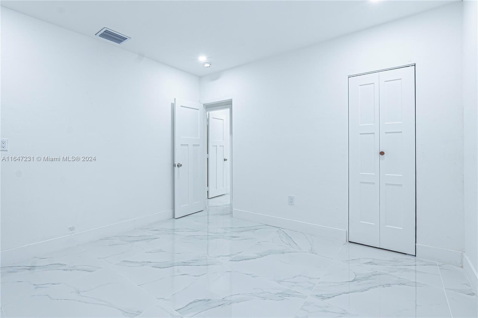 COTTAGE VILLA TRACK - Residential