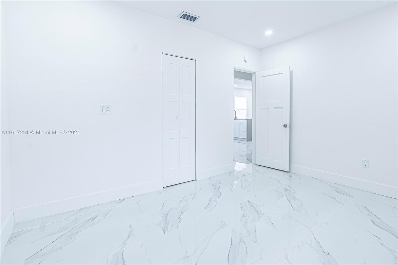 COTTAGE VILLA TRACK - Residential