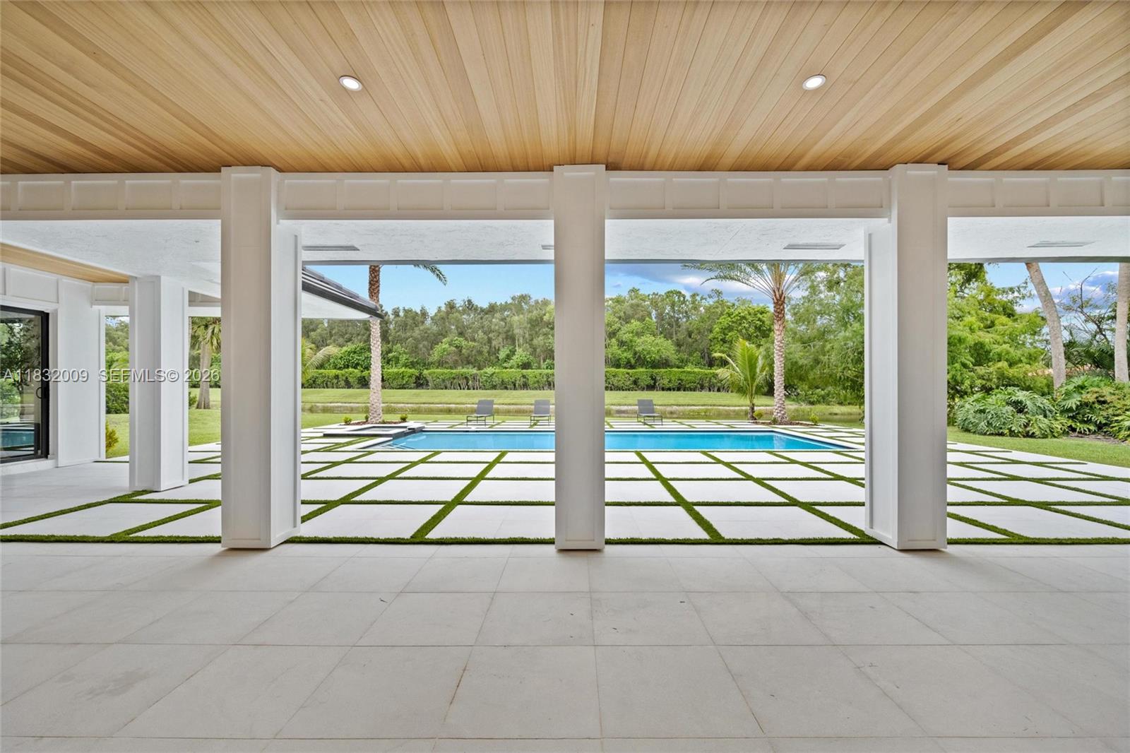 BREAKERS WEST - Residential