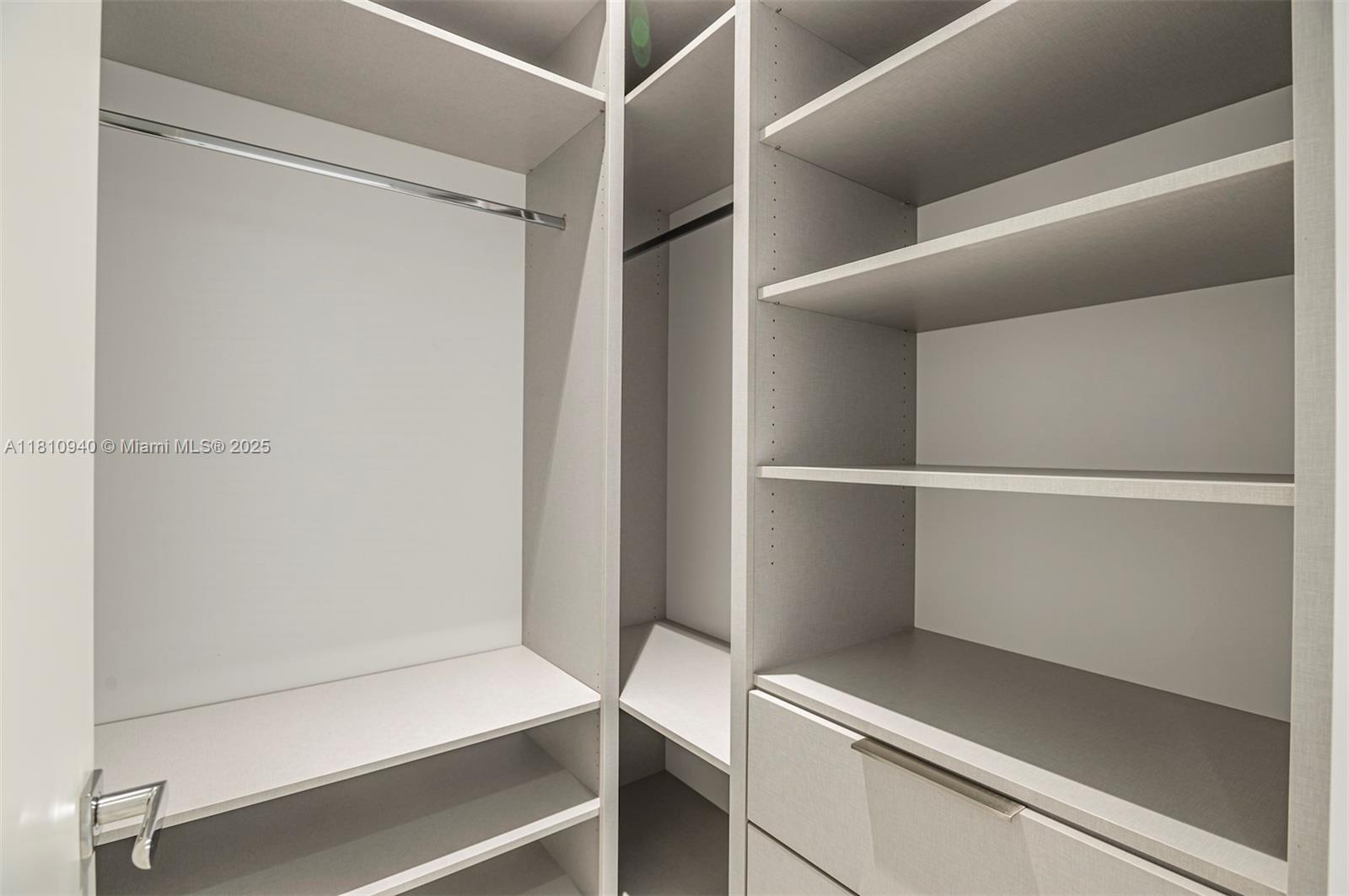 STILWELL ISLES - Residential Lease