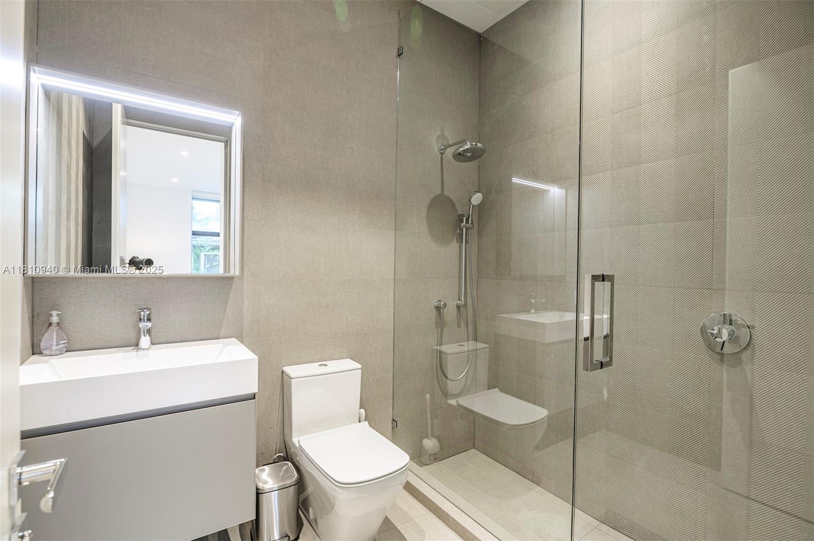 STILWELL ISLES - Residential Lease