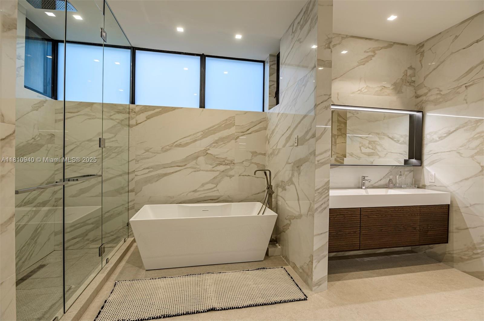 STILWELL ISLES - Residential Lease