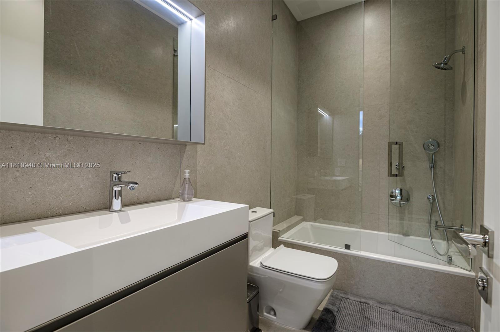 STILWELL ISLES - Residential Lease