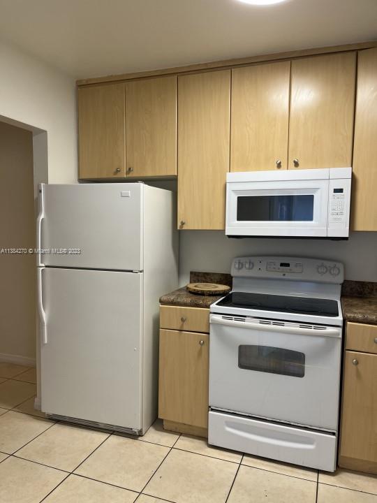 PEMBROKE PALMS CONDO - Residential Lease