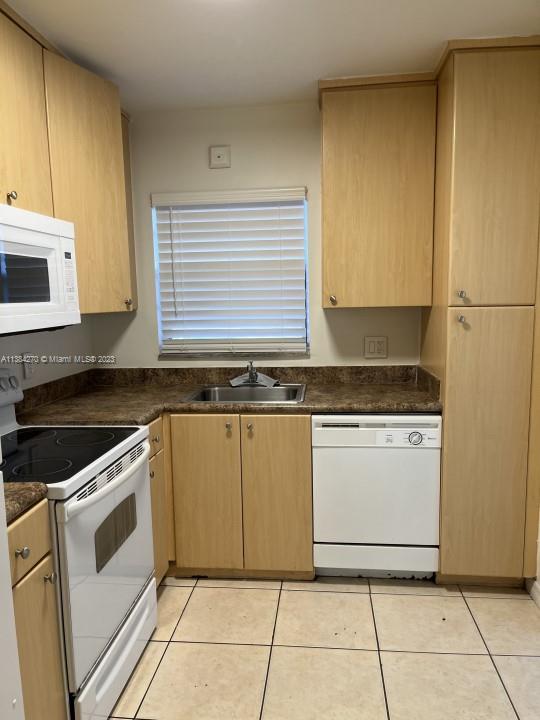 PEMBROKE PALMS CONDO - Residential Lease