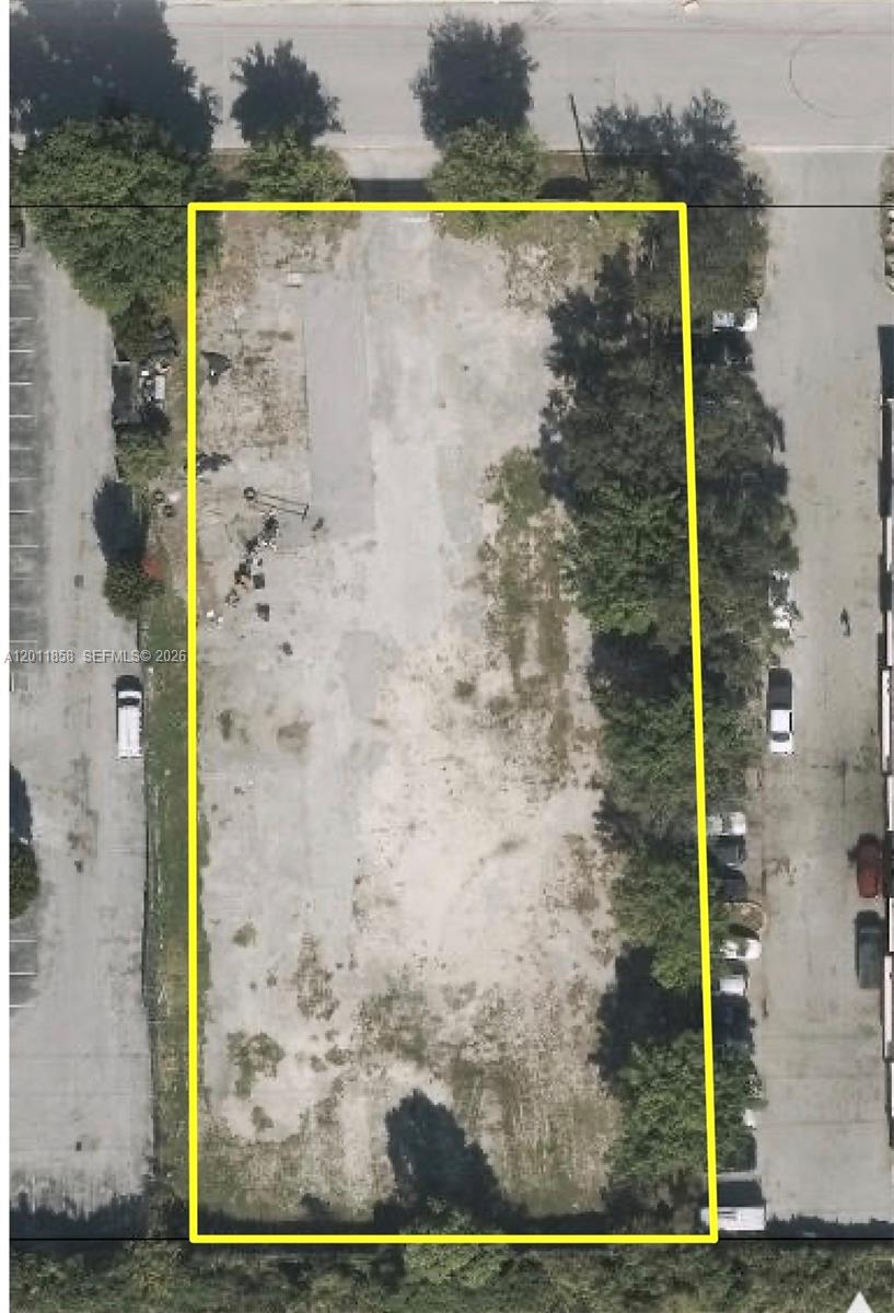 Rare opportunity to acquire one of the last remaining industrial vacant land parcels in the area with highly desirable IU-3 zoning, offering one of the highest levels of industrial use flexibility available. Opportunities like this are increasingly limited as surrounding areas continue to be fully developed.
This 42,949 SF lot is strategically located near major highways and key industrial corridors, providing excellent accessibility for a wide range of industrial uses including warehouse, logistics, distribution, or flex space (buyer to verify).
Very limited vacant land inventory in this submarket makes this a unique opportunity for investors, developers, or end-users seeking to secure a long-term asset in a high-demand industrial location. Sites with this zoning, size, and location are rarely available in today’s market.