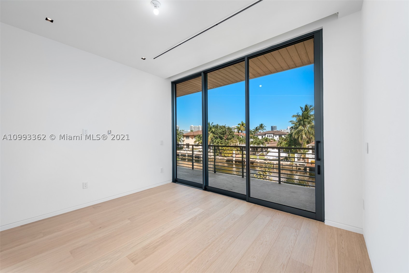 EASTERN SHORES - Residential