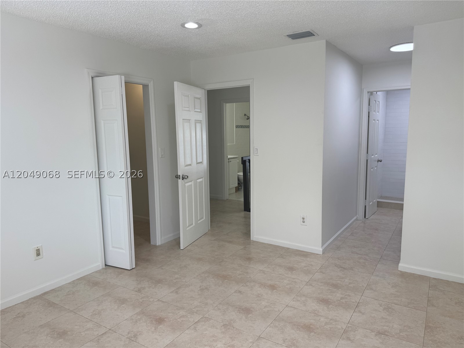 DEERWOOD TOWNHOMES - Residential Lease