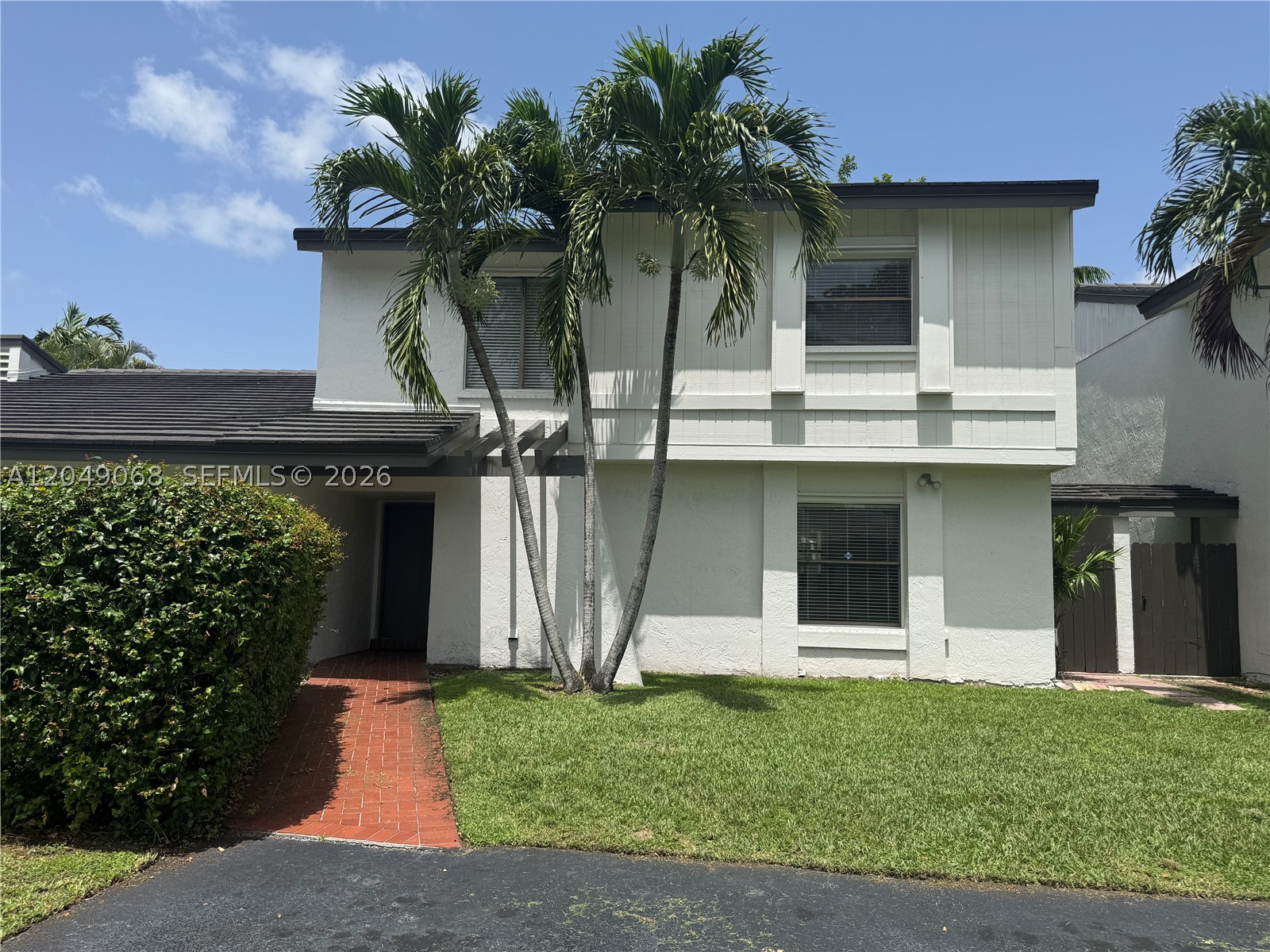 DEERWOOD TOWNHOMES - Residential Lease