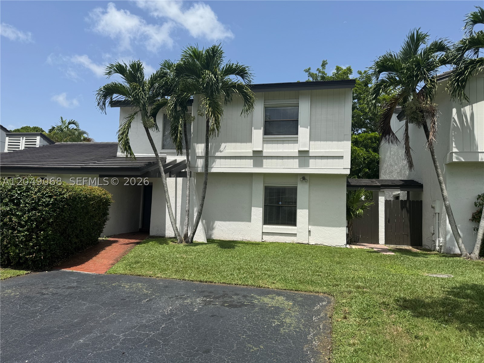DEERWOOD TOWNHOMES - Residential Lease