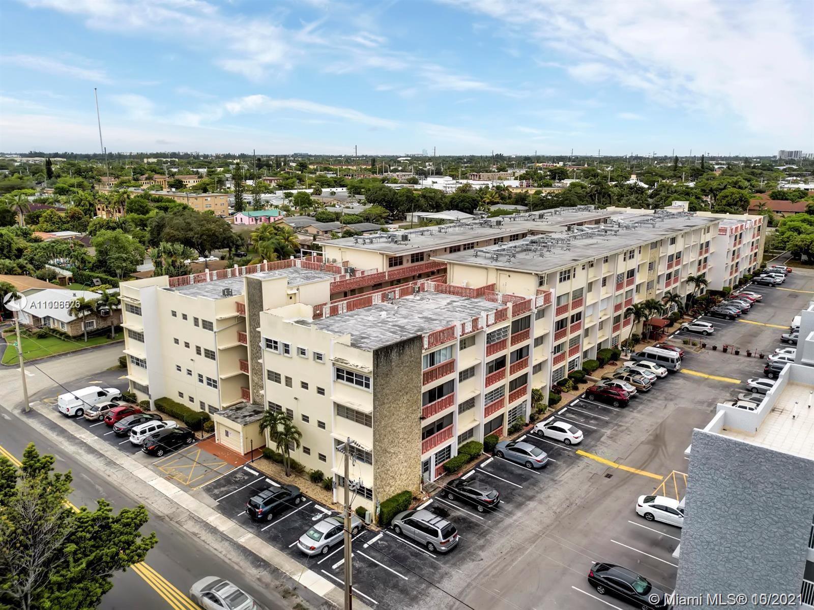 Lovely renovated 2 bedroom 1 bath condo on 1st floor with parking right outside door.  Screened sunroom off main bedroom.  Floors upgraded and new appliances.  Front entrance is from Interior Courtyard.