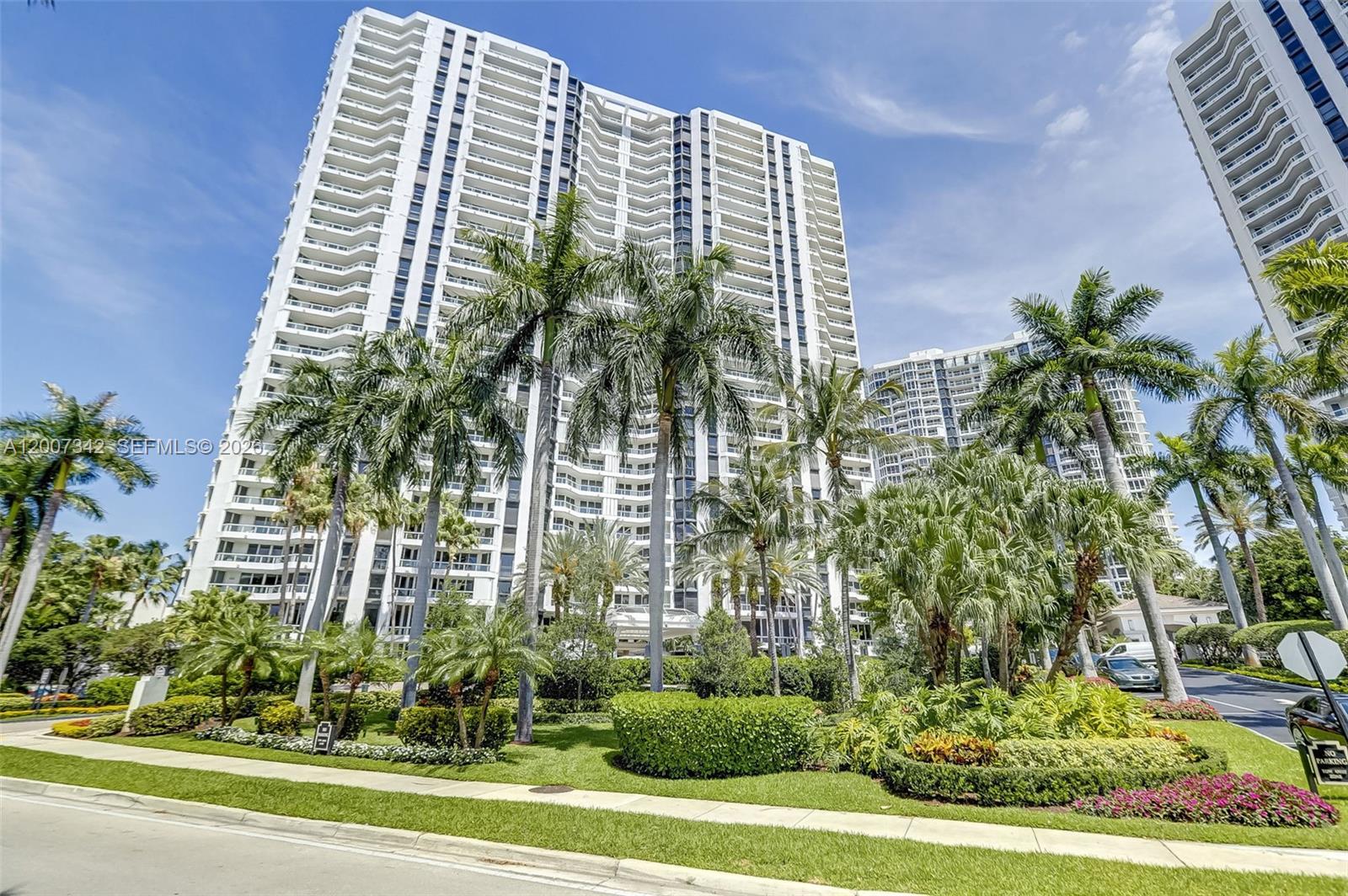 NORTH TOWER AT THE POINT - Residential