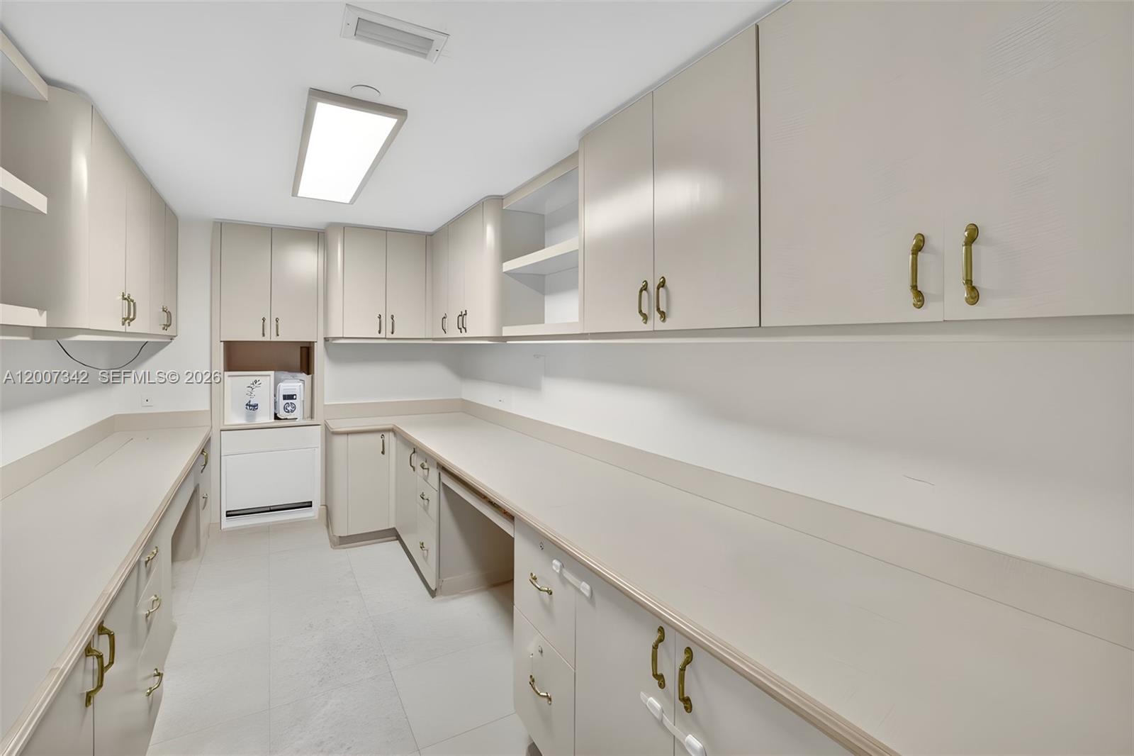 NORTH TOWER AT THE POINT - Residential