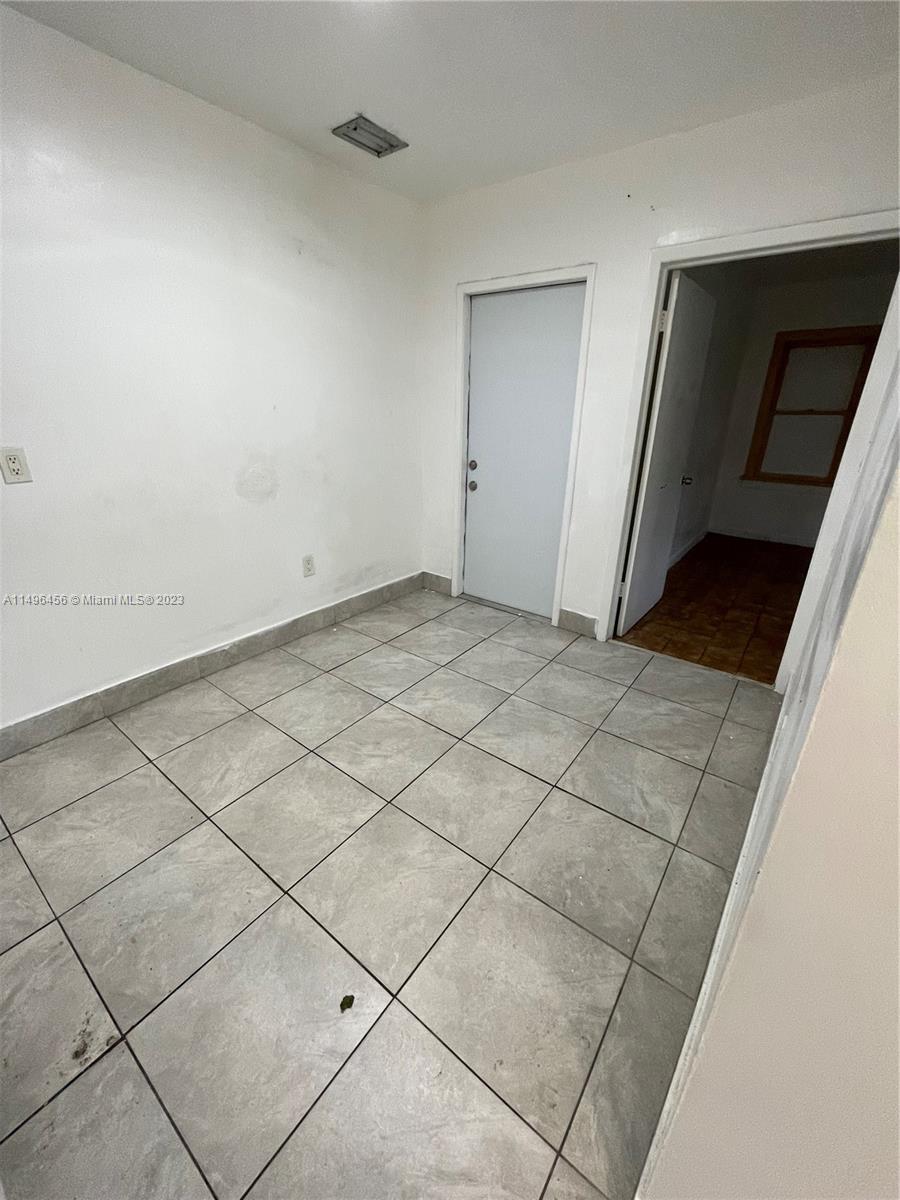 AMND MIAMI SUBURBAN ACRES - Residential Lease