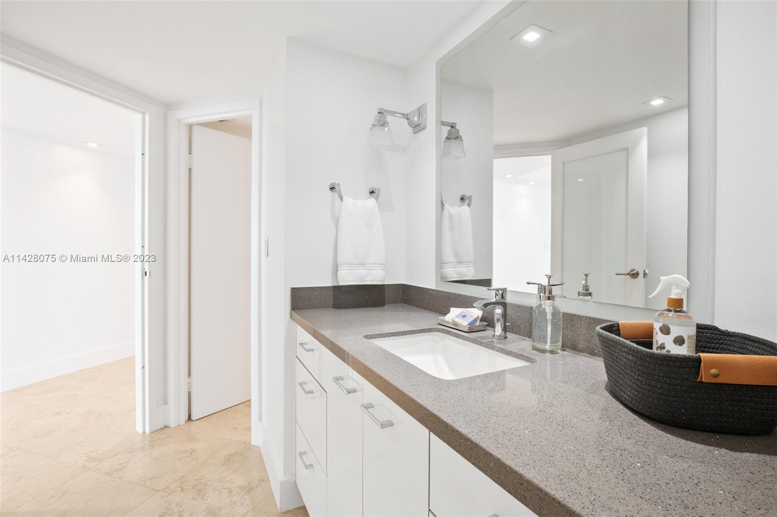 BRICKELL BAY CLUB CONDO - Residential Lease