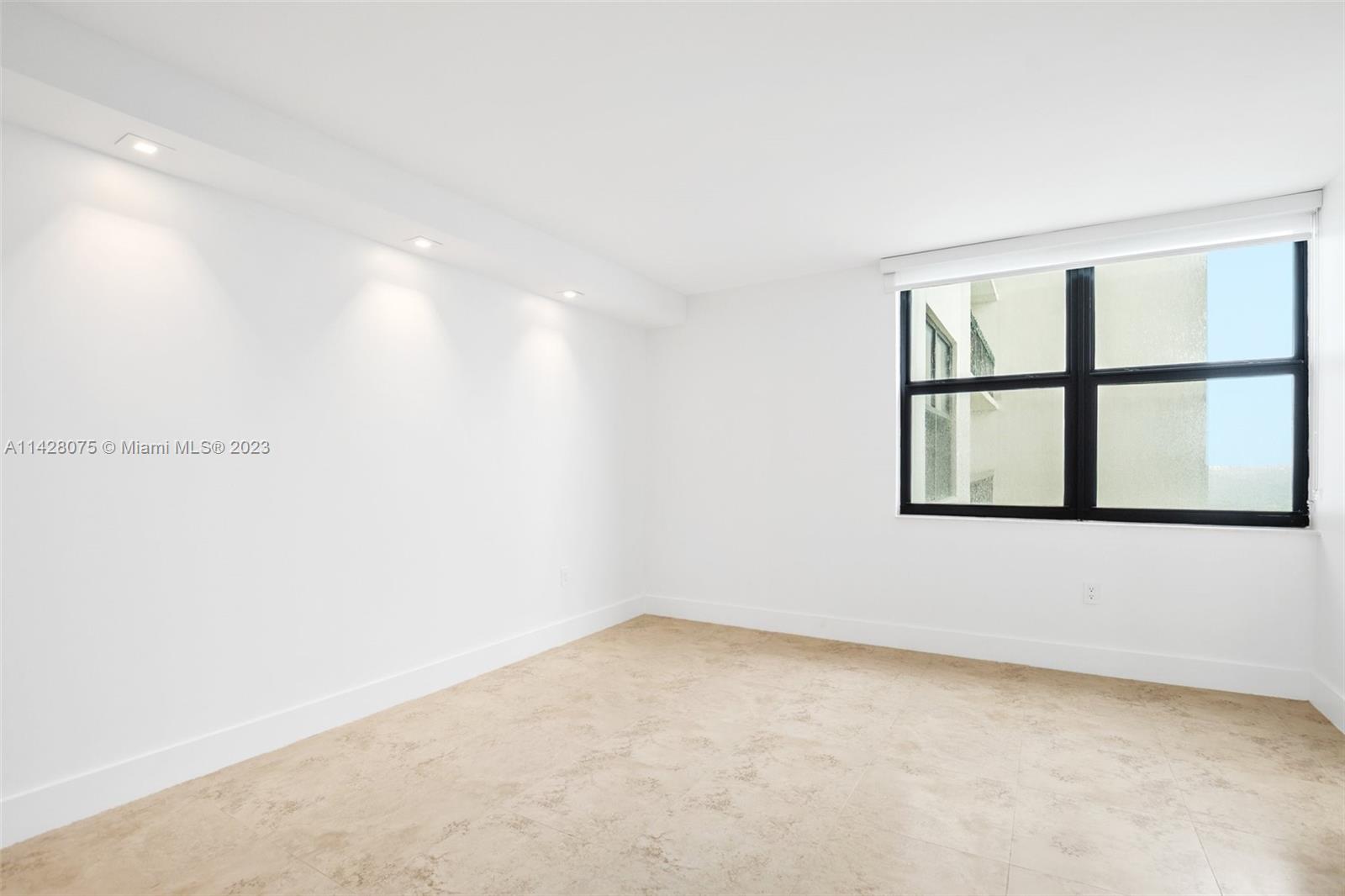 BRICKELL BAY CLUB CONDO - Residential Lease