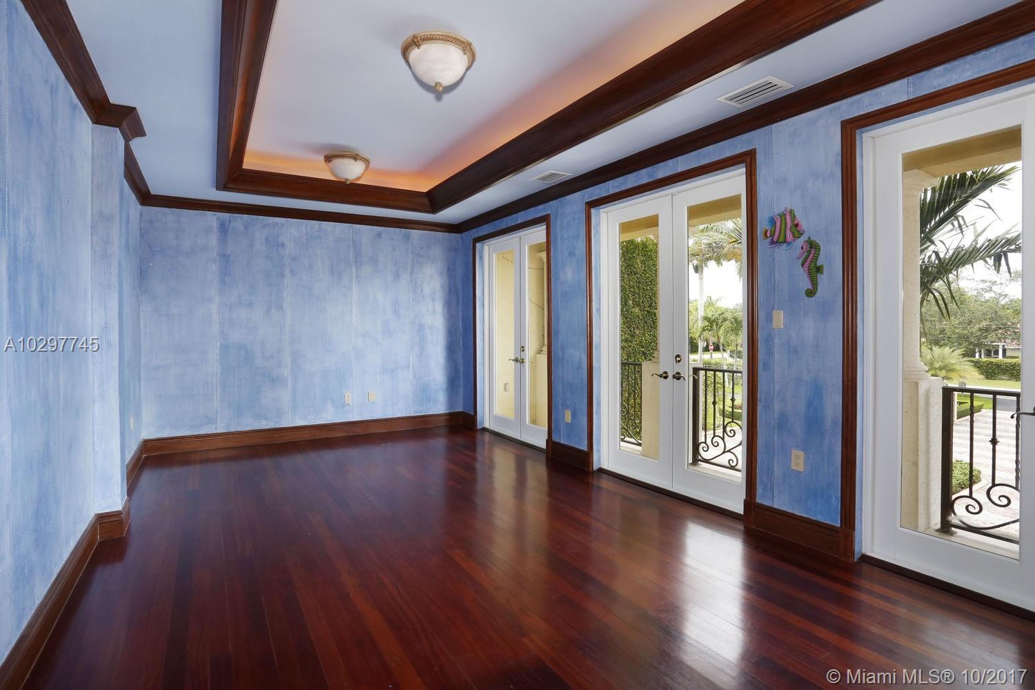 LOS PINOS - Residential