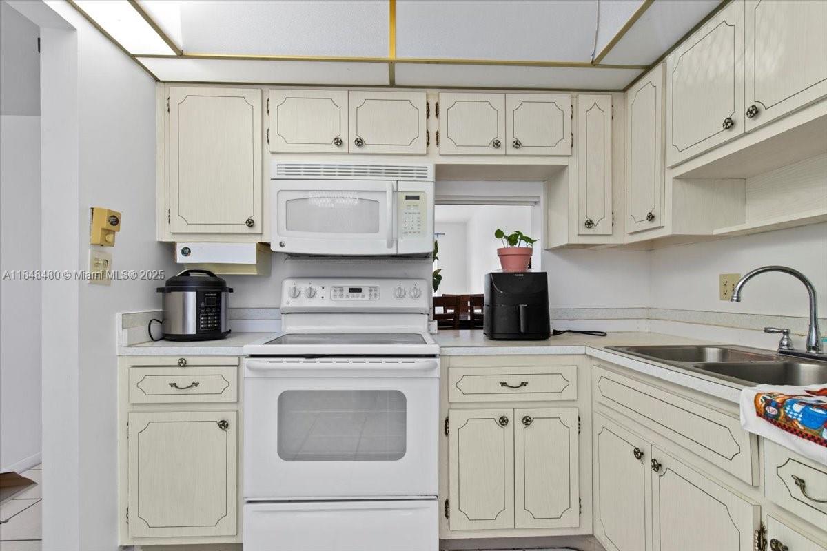 SHERIDAN LAKES CONDO APTS - Residential Lease