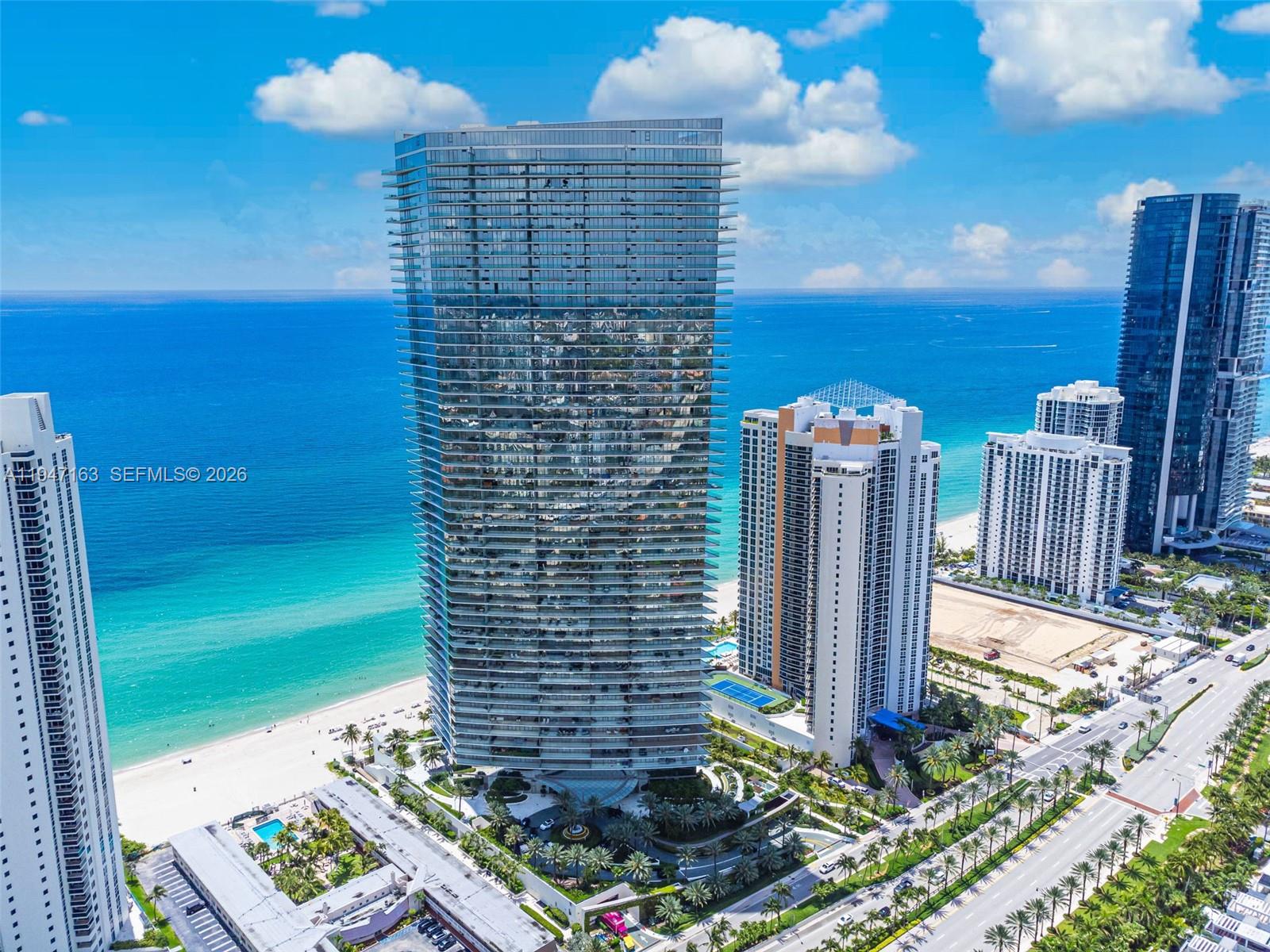 STUNNING TURNKEY OCEAN FRONT UNIT. TOTAL SQFT 4,062. 4 BEDROOMS + DEN, 5.5 BATHROOMS.