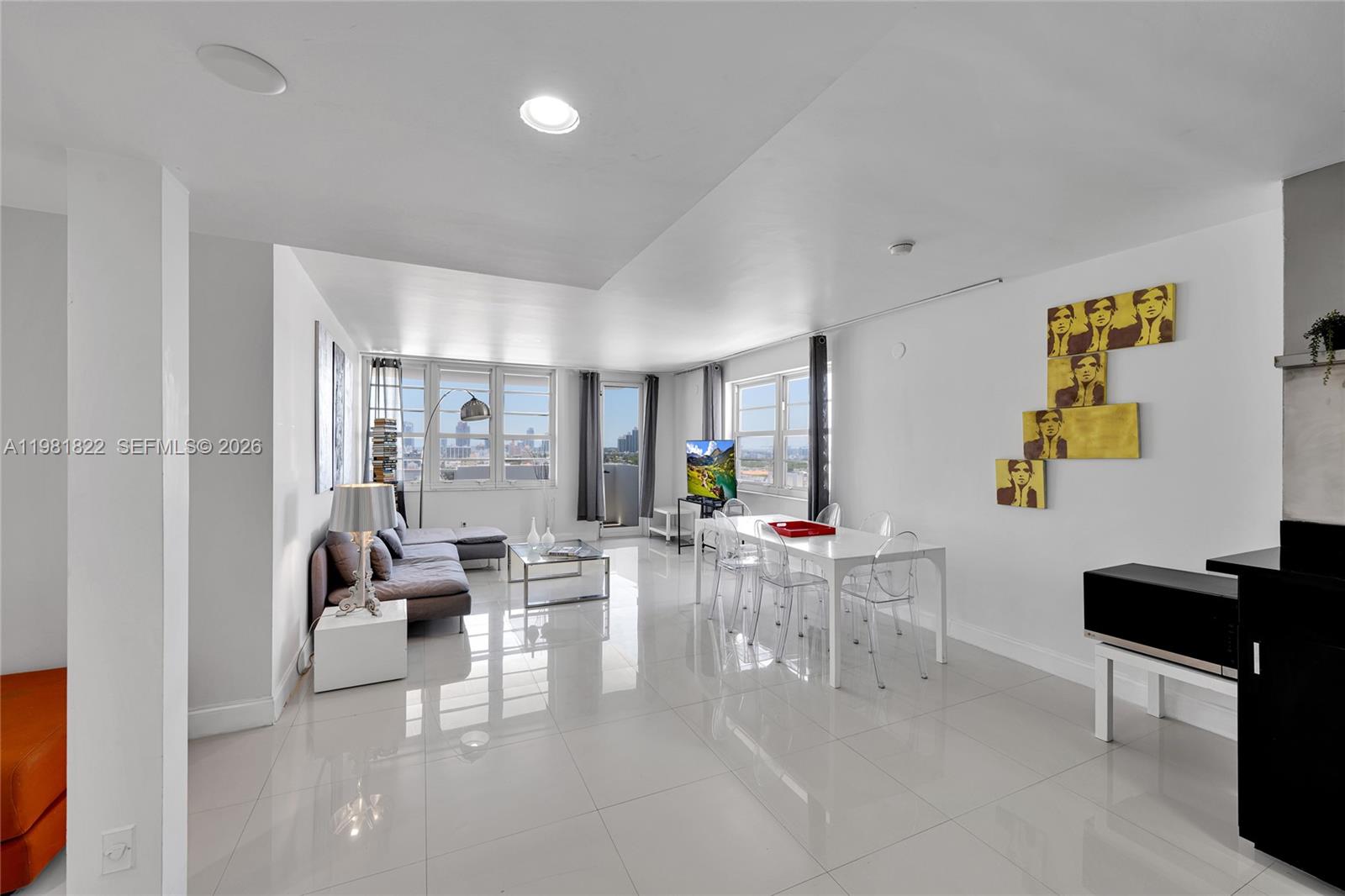 THE DECOPLAGE CONDO - Residential
