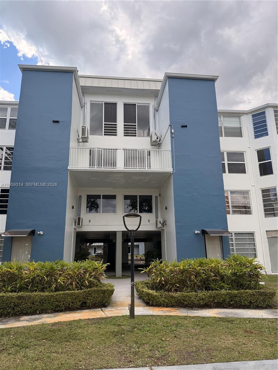 ROLLING GREEN CONDO E - Residential Lease