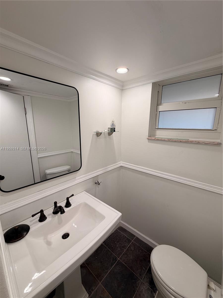 ROLLING GREEN CONDO E - Residential Lease
