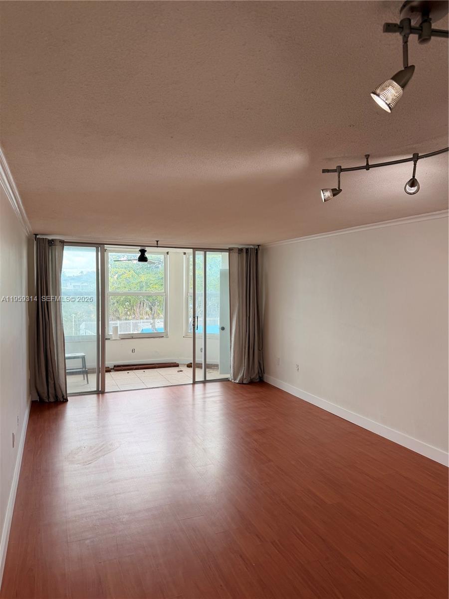 ROLLING GREEN CONDO E - Residential Lease