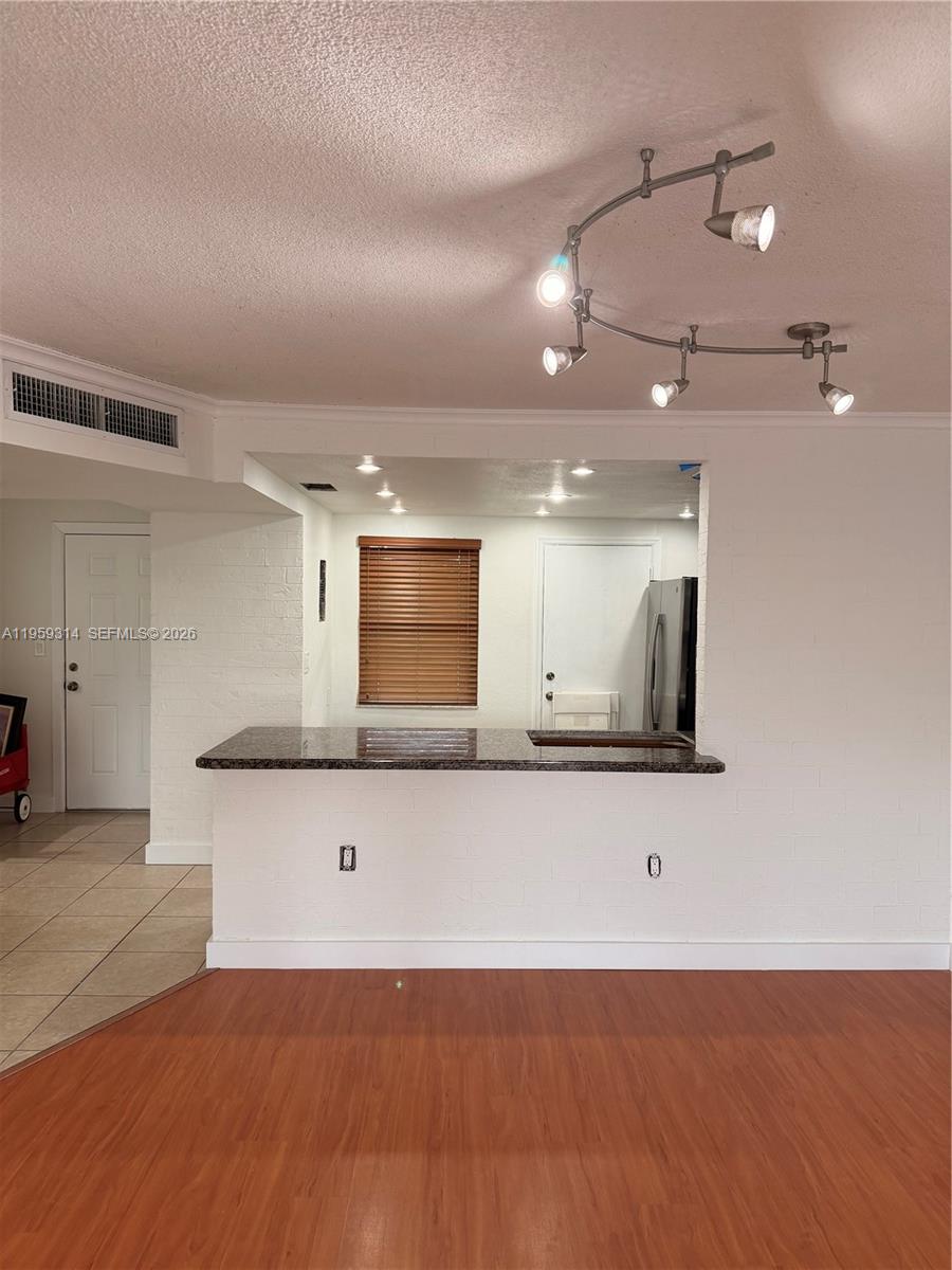 ROLLING GREEN CONDO E - Residential Lease