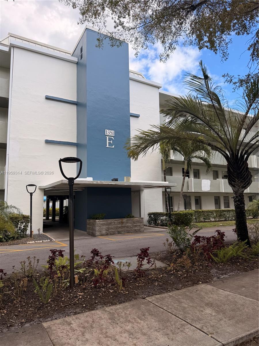 ROLLING GREEN CONDO E - Residential Lease