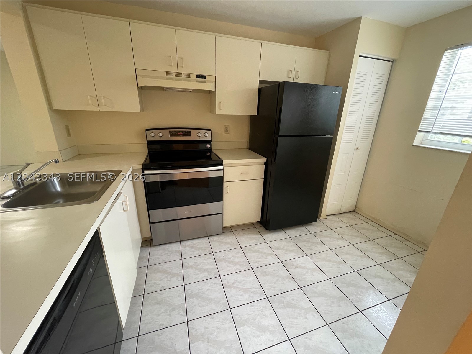 MONTEREY VILLAGE-ONE COND - Residential