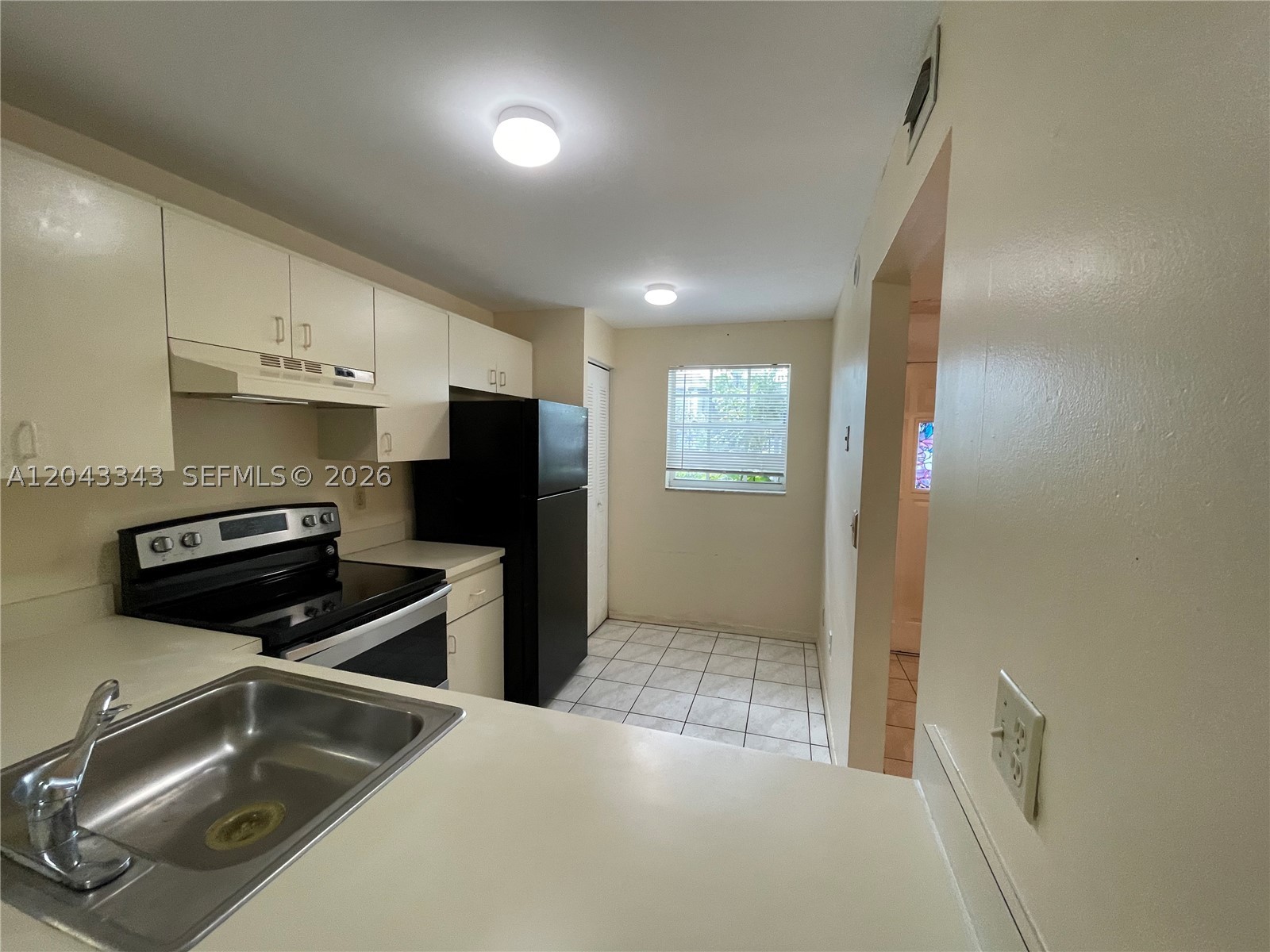 MONTEREY VILLAGE-ONE COND - Residential