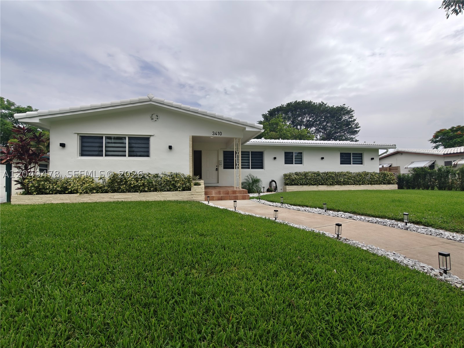 HOLLYWOOD HILLS - Residential Lease