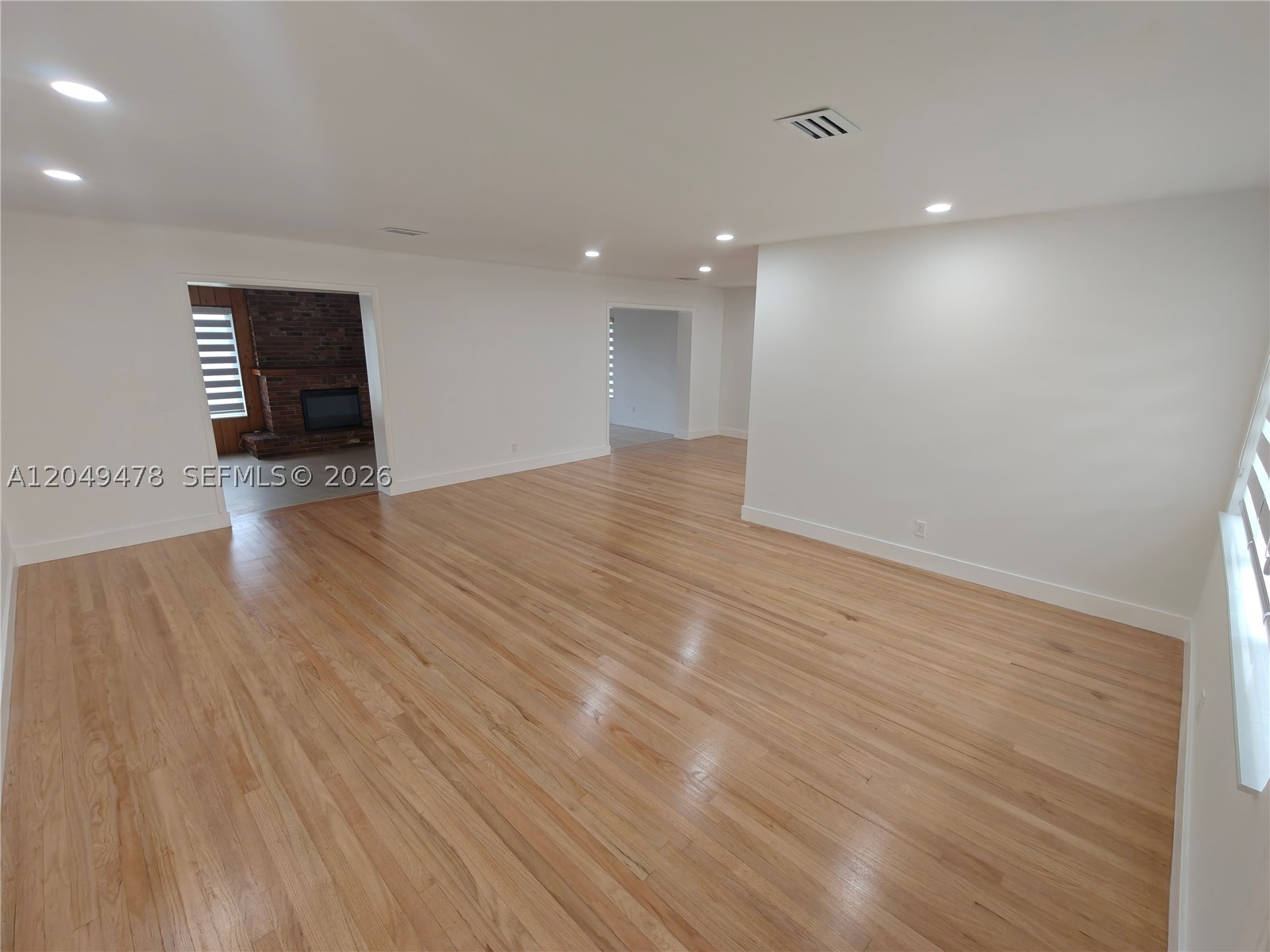 HOLLYWOOD HILLS - Residential Lease