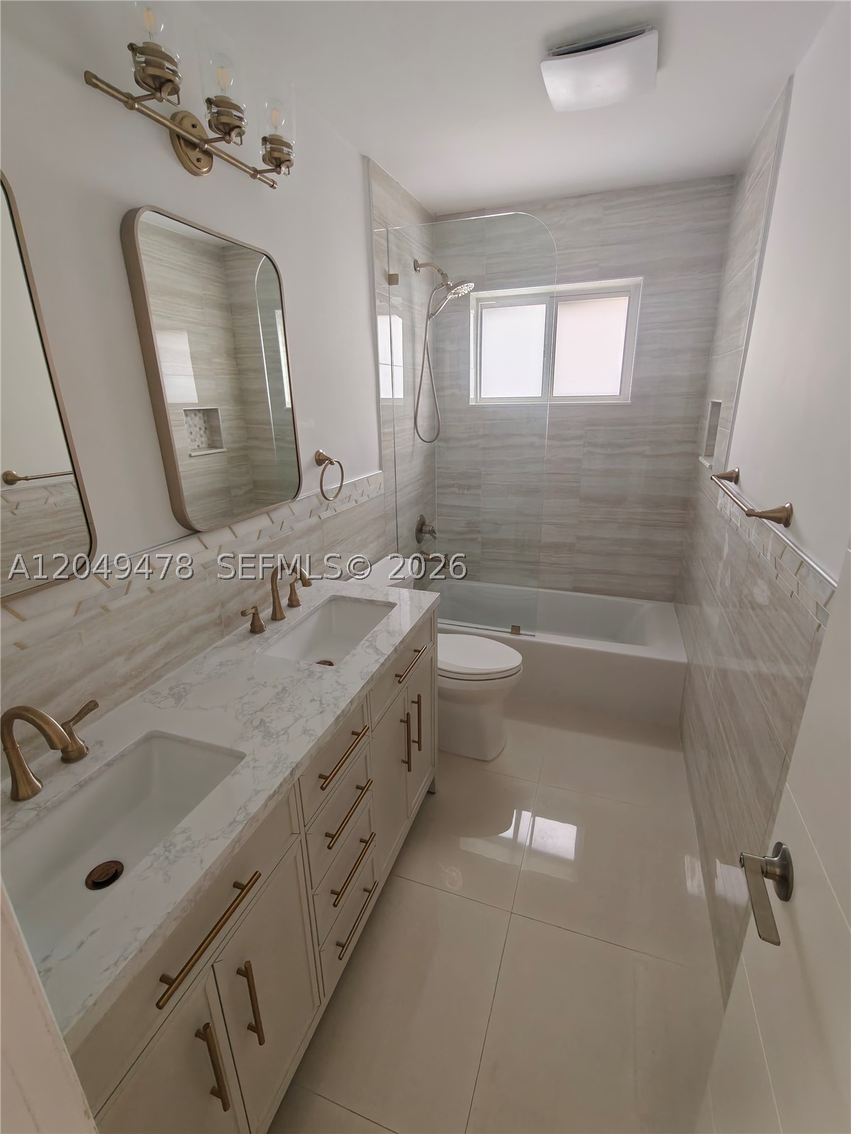 HOLLYWOOD HILLS - Residential Lease