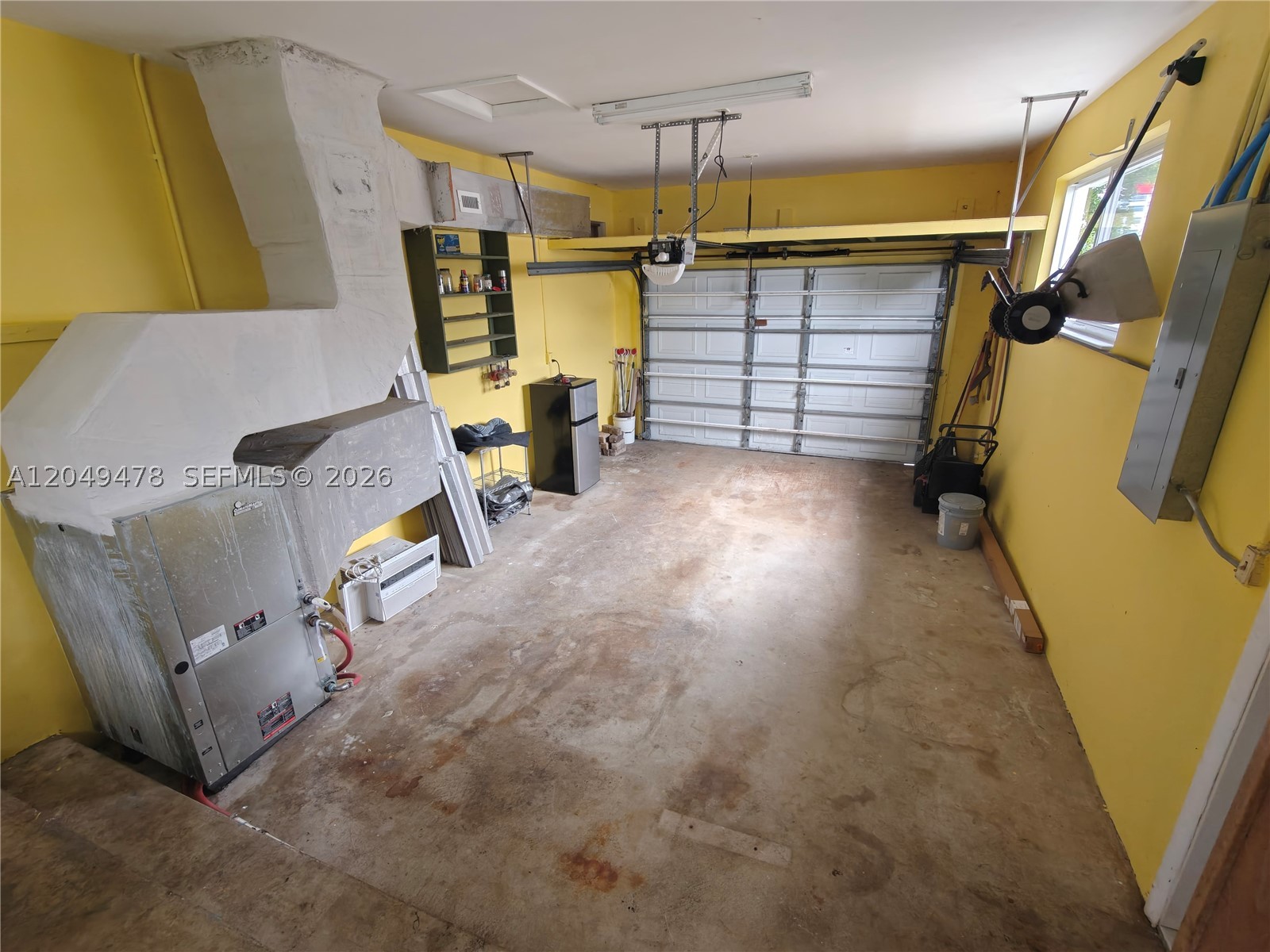 HOLLYWOOD HILLS - Residential Lease