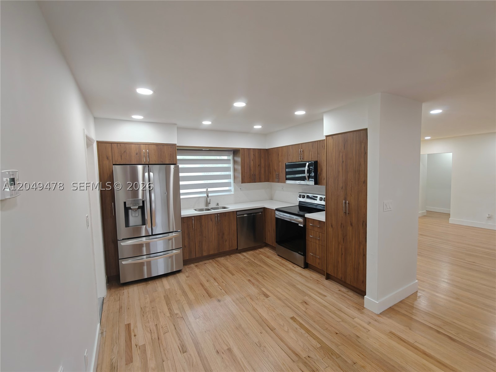 HOLLYWOOD HILLS - Residential Lease