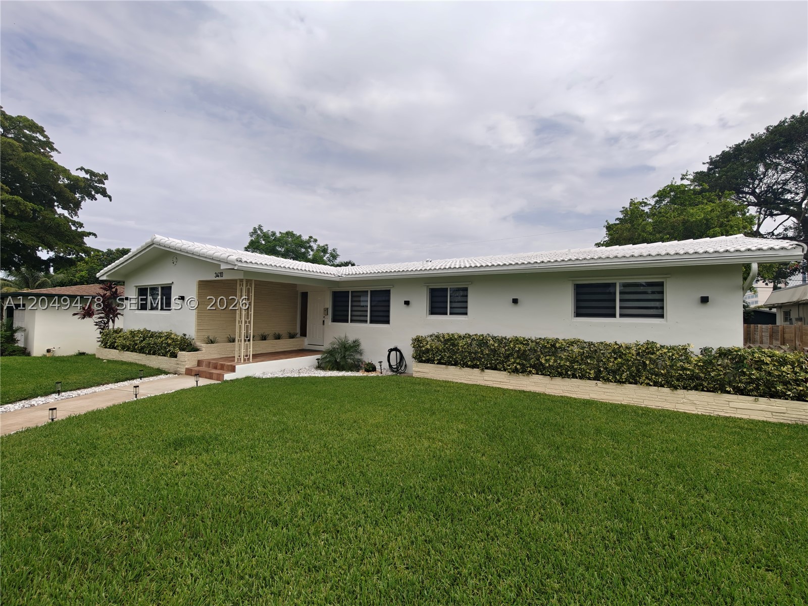 HOLLYWOOD HILLS - Residential Lease