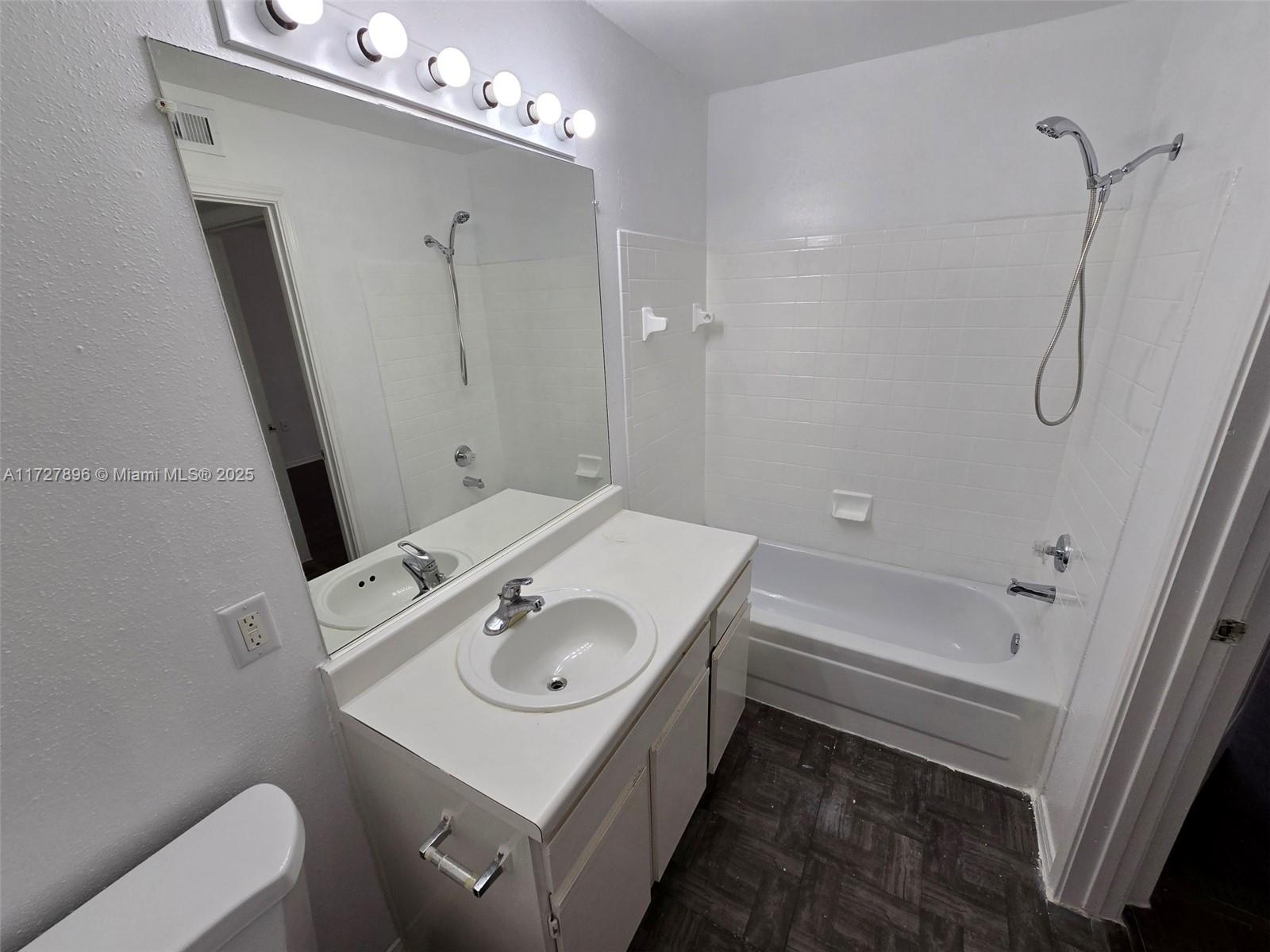 SAILBOAT POINTE CONDO - Residential