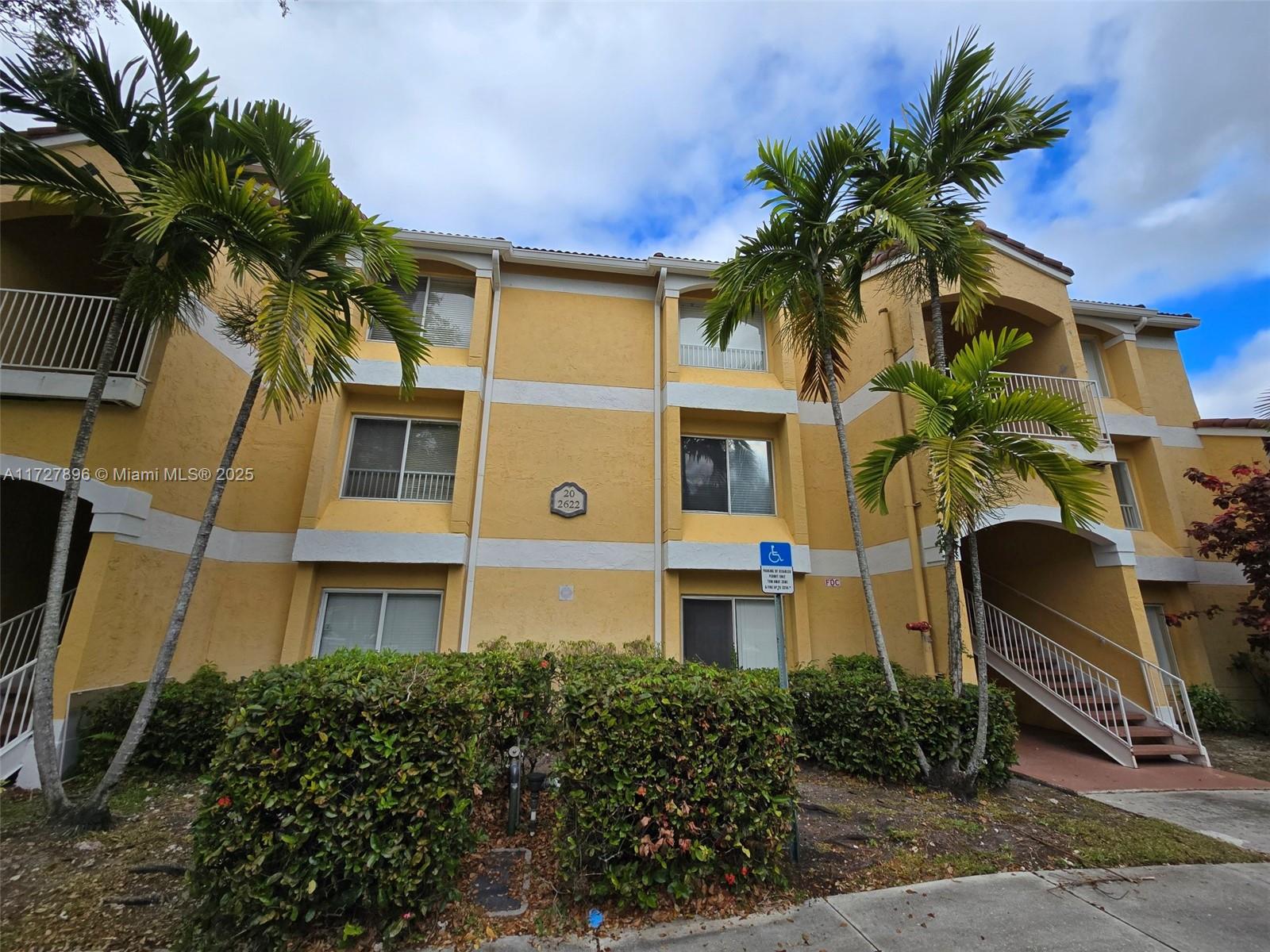 AMAZING APARTMENT, LAMINATE FLOORS, ONE BEDROOM, ONE BATHROOM , WASHER AND DRYER INSIDE THE UNIT, CLUB HOUSE AND POOL AREA, THE AMENITIES INCLUDE CLUBHOUSE WITH SWIMMING POOL, EXERCISE ROOM, PLAY AREA AND GATE COMMUNITY ENTRANCE,VERY CLOSE TO SHOPPING MALLS.