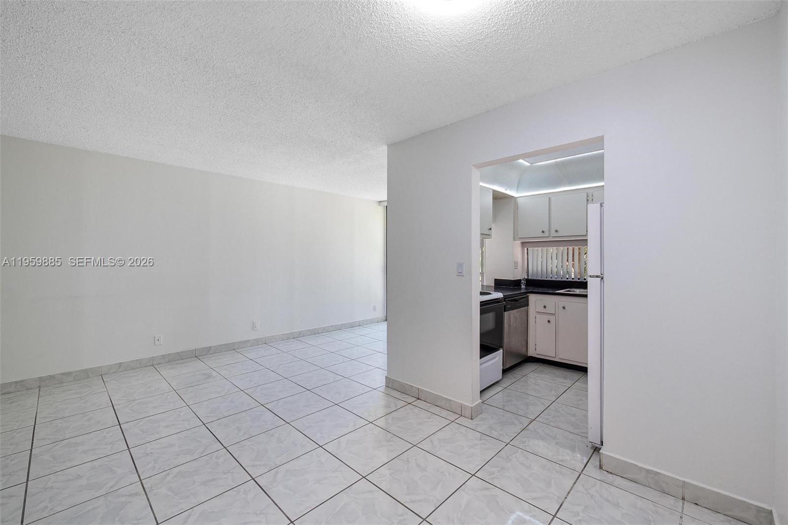PLAZA OF AMERICAS CONDO P - Residential Lease