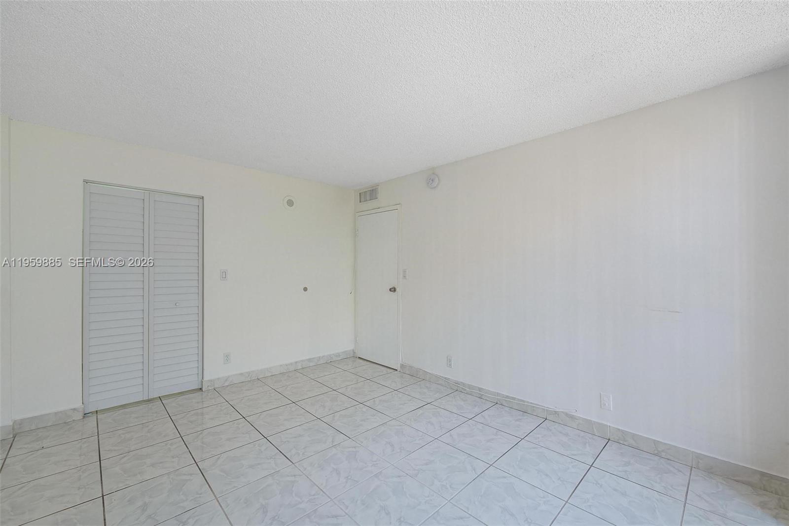 PLAZA OF AMERICAS CONDO P - Residential Lease