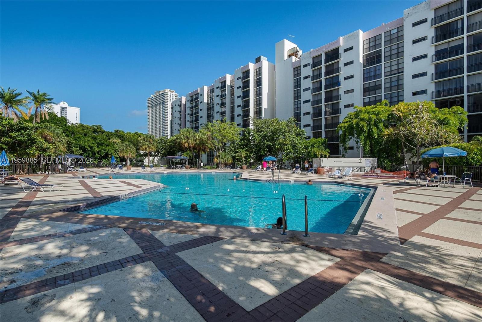 PLAZA OF AMERICAS CONDO P - Residential Lease