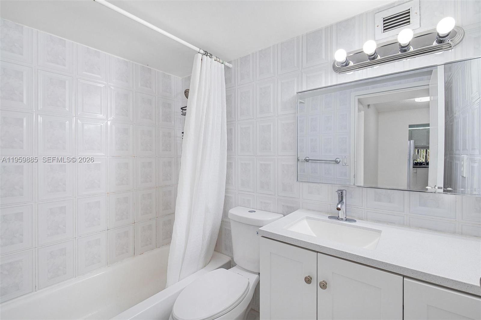 PLAZA OF AMERICAS CONDO P - Residential Lease