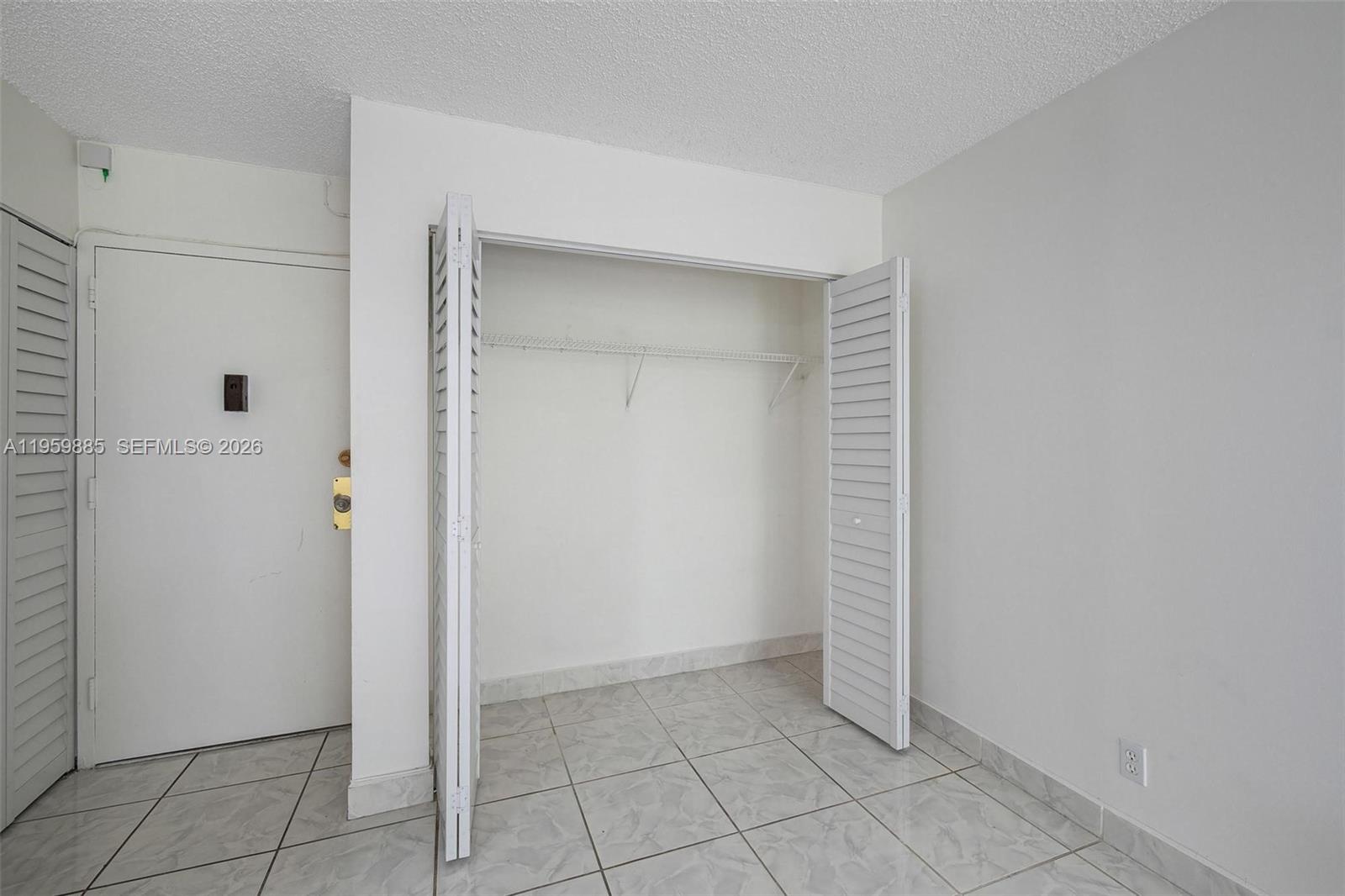PLAZA OF AMERICAS CONDO P - Residential Lease