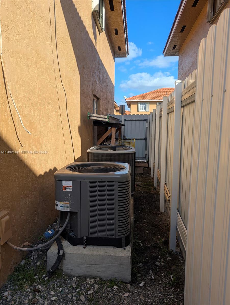 WEST PALM VILLAS III COND - Residential