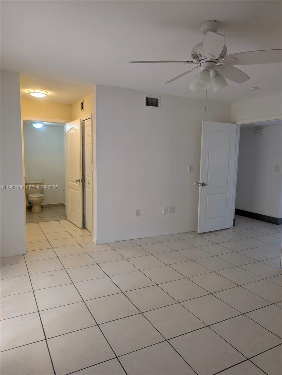 WEST PALM VILLAS III COND - Residential