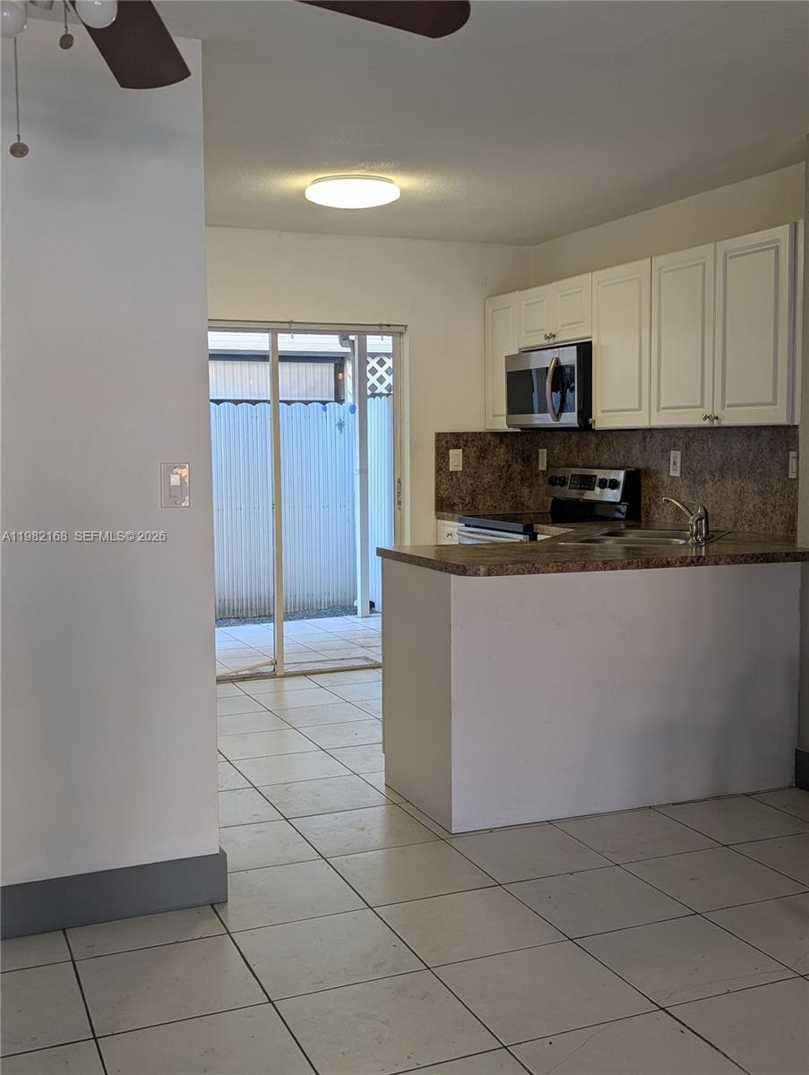 WEST PALM VILLAS III COND - Residential