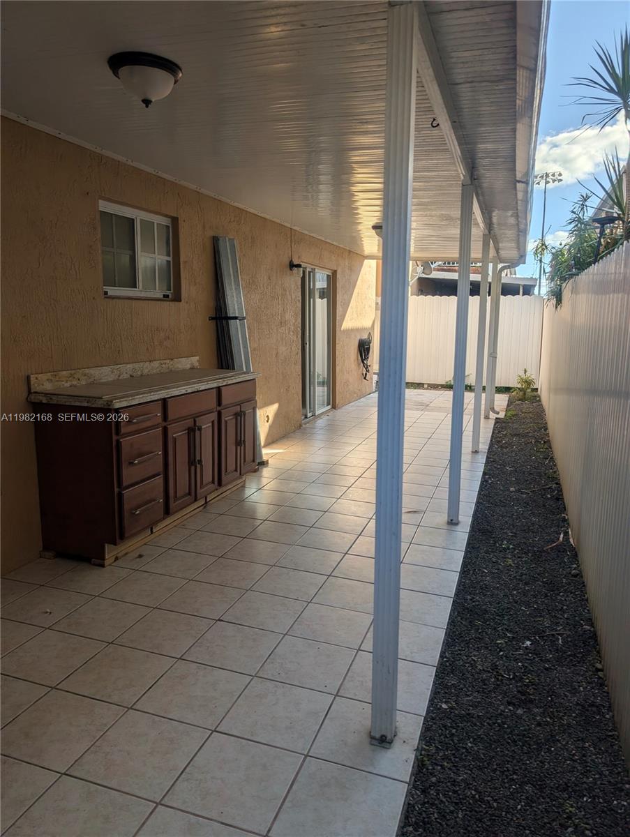 WEST PALM VILLAS III COND - Residential