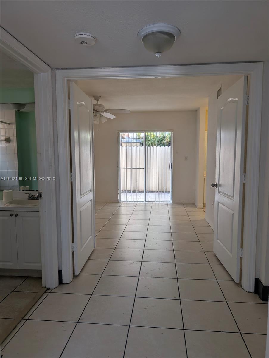 WEST PALM VILLAS III COND - Residential